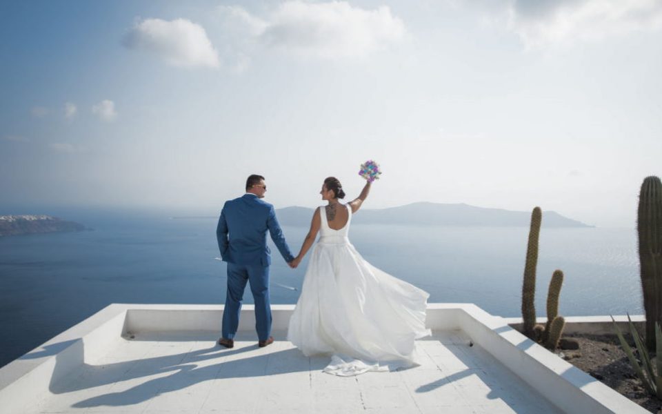 Romantic Ideas for Santorini Weddings: How to Make Your Wedding Day Unforgettable